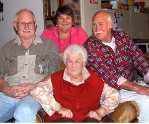 Vriendinne bereik saam mylpaal